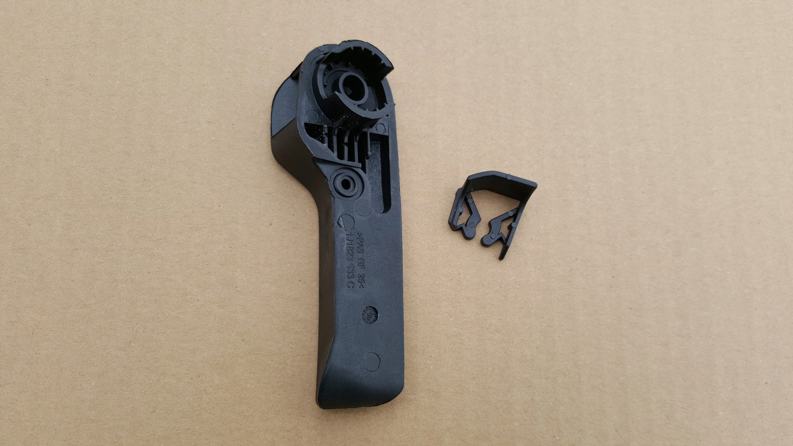 UCHWYT RĄCZKA OTWIERANIA MASKI DO VW SKODA SEAT 1J1823633A - obrazek 2