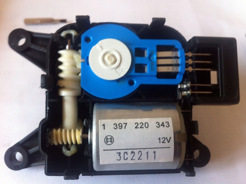 POTENCJOMETR SILNICZKA KLIATYZACJI SKODA AUDI A4 6 - obrazek 3